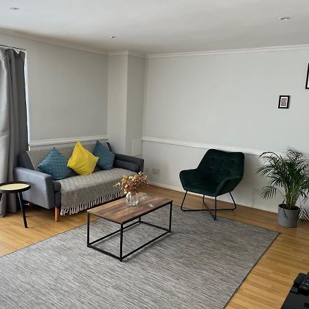 Lovely 2 Bedroom Apartment With Parking Space Londres Exterior foto
