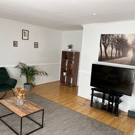 Lovely 2 Bedroom Apartment With Parking Space Londres Exterior foto