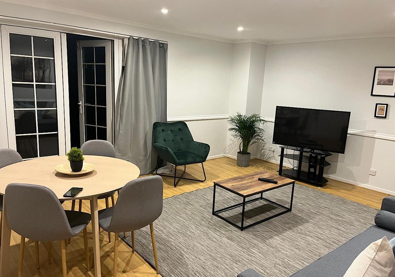 Lovely 2 Bedroom Apartment With Parking Space Londres Exterior foto