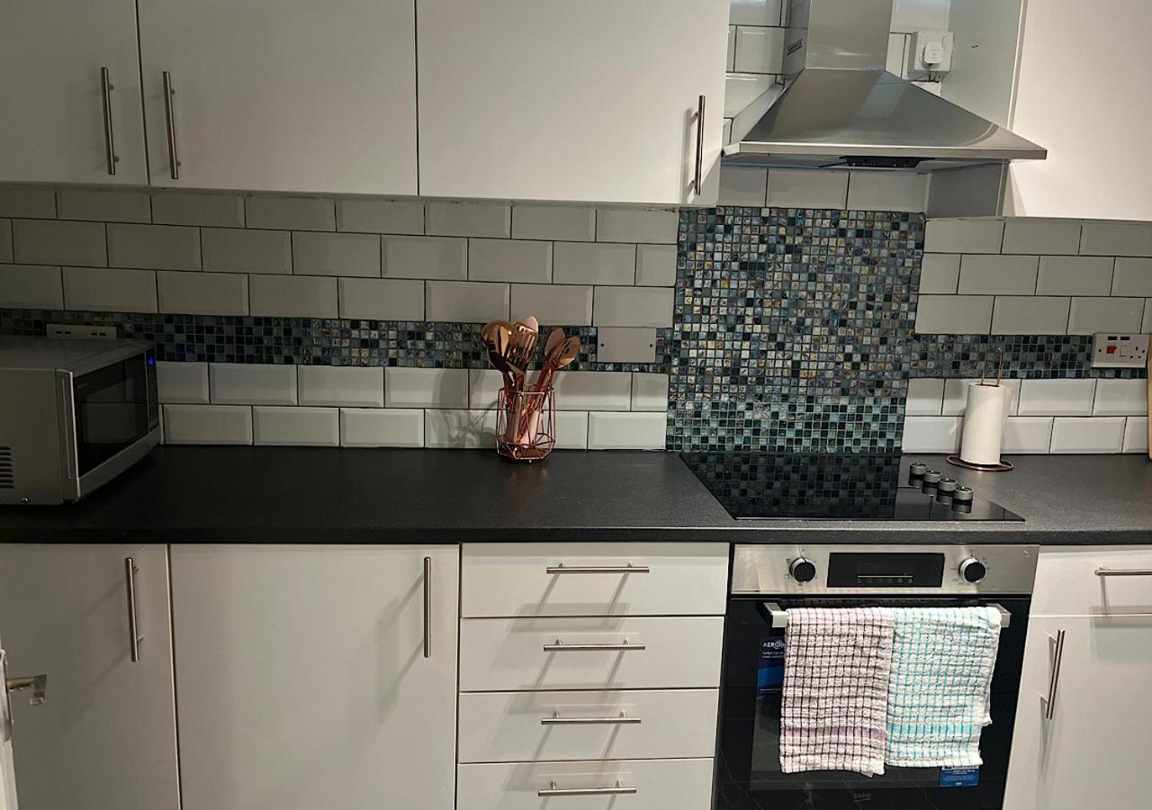 Lovely 2 Bedroom Apartment With Parking Space Londres Exterior foto